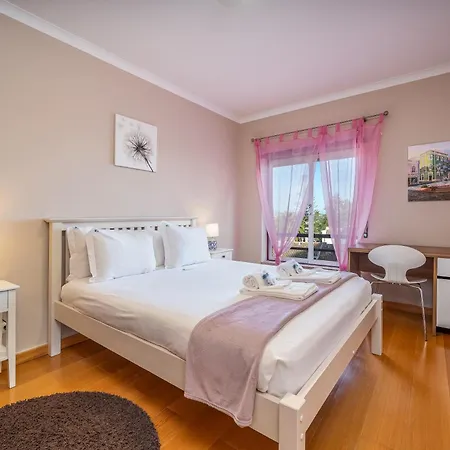 Peaceful Near The Center #1977 Apartamento